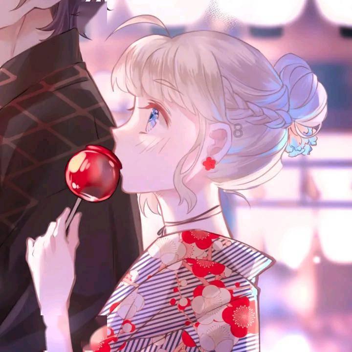 吃早餐的精致女孩