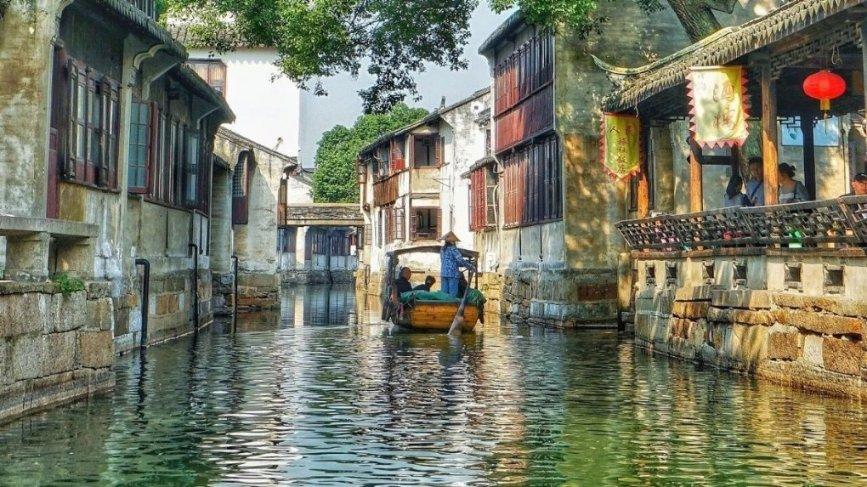 南京雨花台区板桥街道综合行政执法局开展小广告治理行动